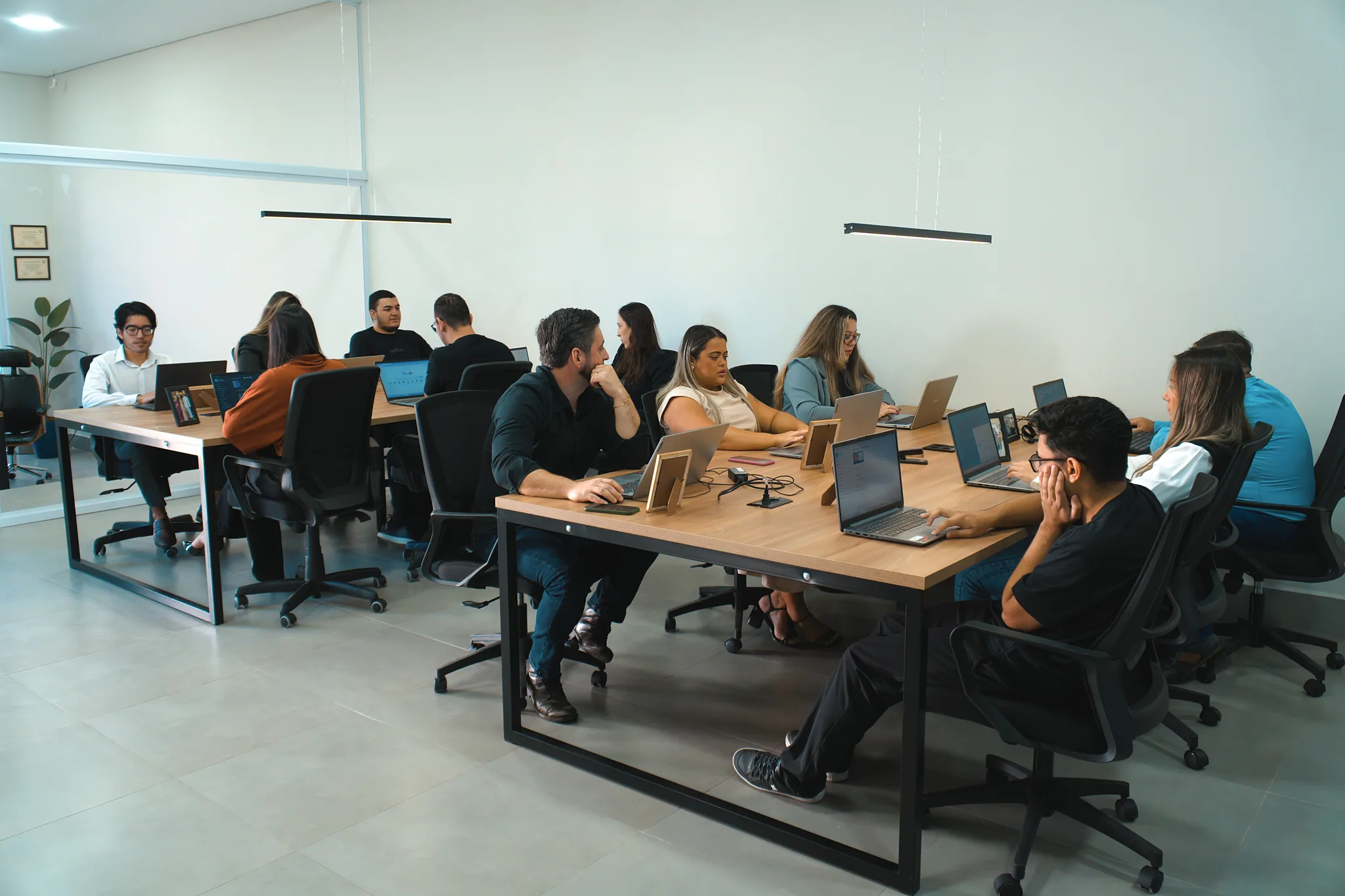 Equipe da Graph Contabilidade atendendo lojas de e-commerce